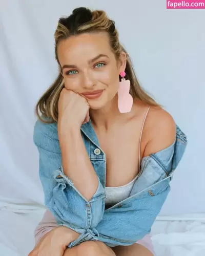 Abbie Chatfield Nude Onlyfans Photo Gallery photo 1080