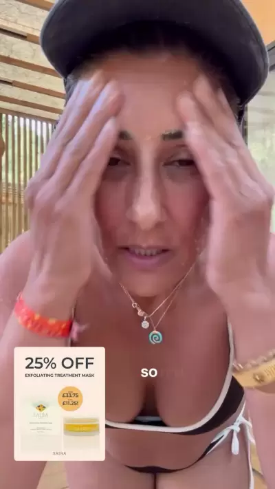 Saira Khan / iamsairakhan / sairasbum - LHBUGtg2g1
