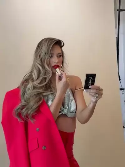 Barbie Blank - q2WgvSNtDw